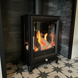 Ex-Display Paragon Edge Conventional Flue Gas Stove - Charlton & Jenrick