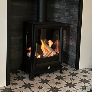 Ex-Display Paragon Edge Conventional Flue Gas Stove - Charlton & Jenrick